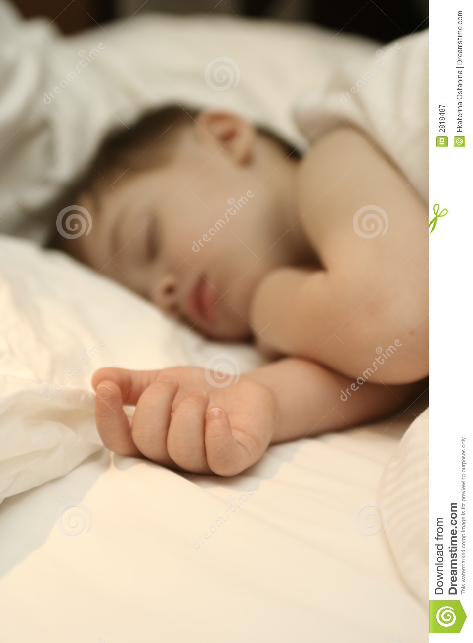 sleeping-child-lays-b-2818487